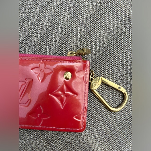 💯% Auth. Louis Vuitton Key Cles Vernis red - Picture 14 of 17